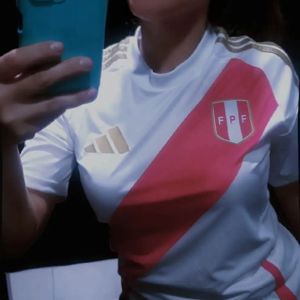 Naty Lino Flores