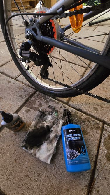Cleaning my bike chain 😁